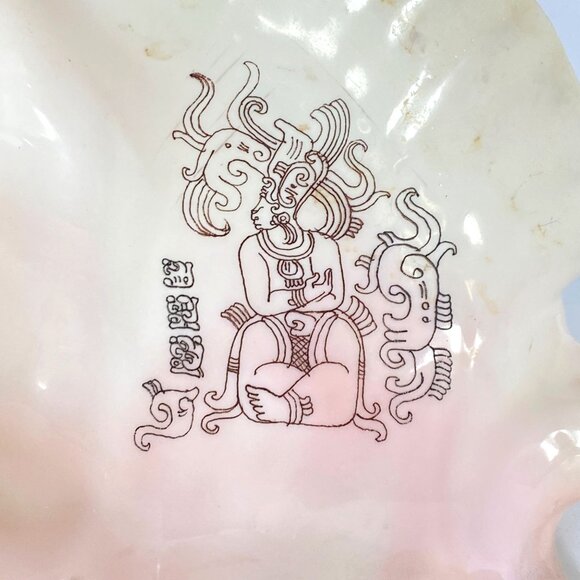 Mayan Image and Glyphs MesoAmerican Carved Queen Conch Shell Mexico - Picture 2 of 7